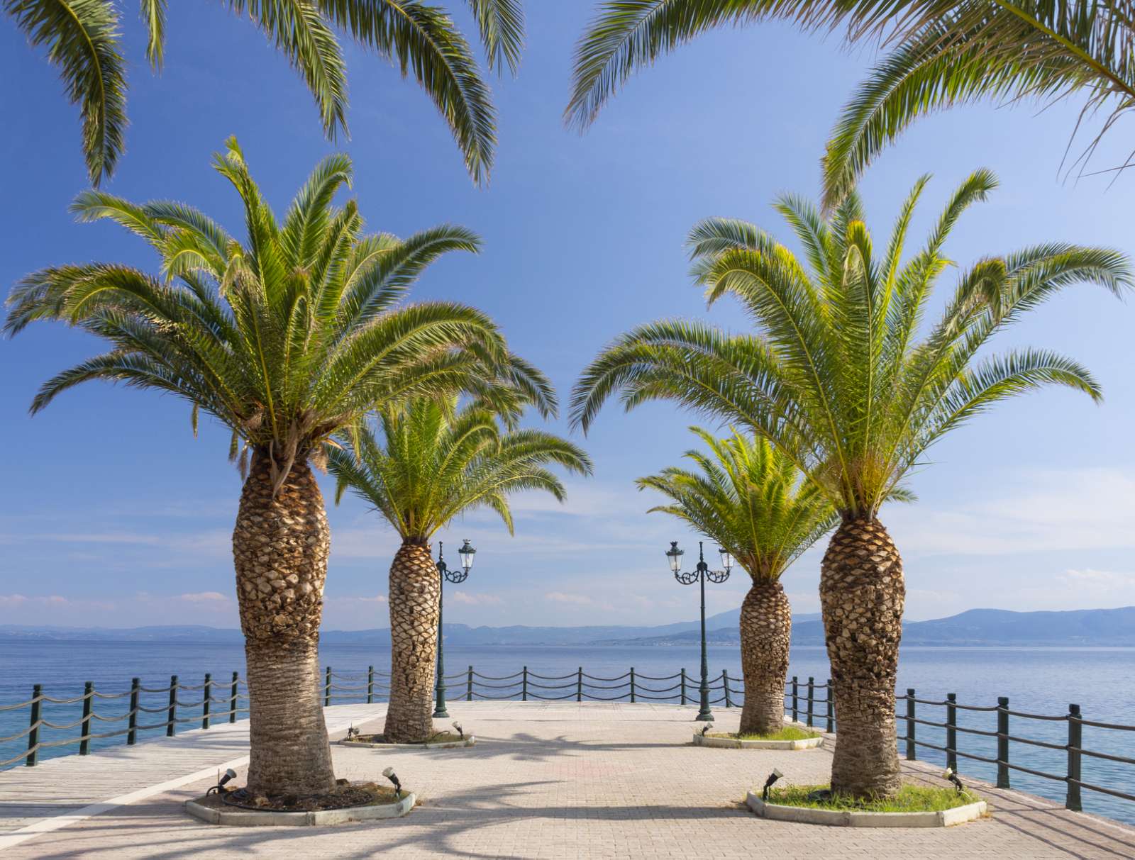 ОСТРОВ ЕВИЈА